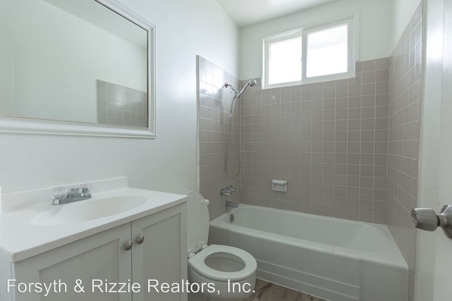 Building Photo - 3 br, 2 bath House - 3600 S. J St