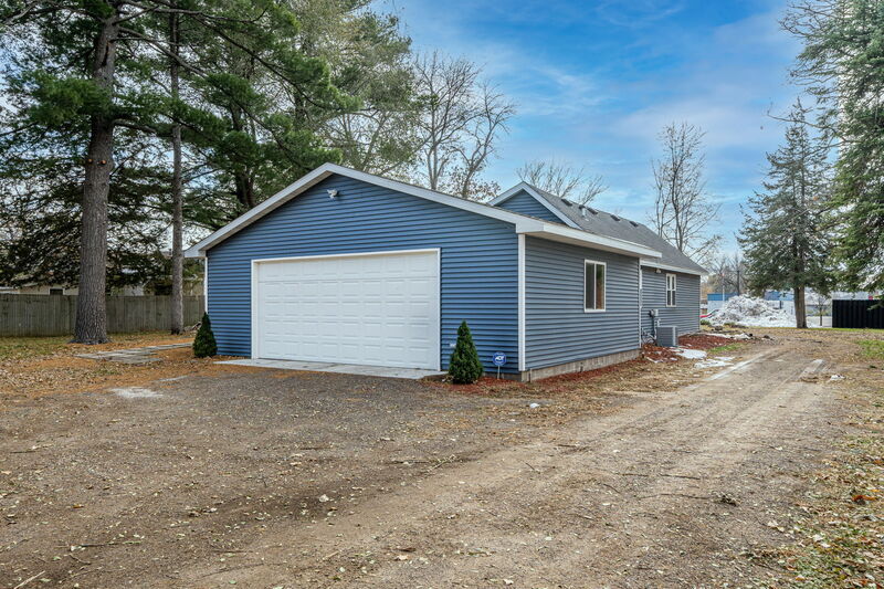 Primary Photo - 6433 Cedar St