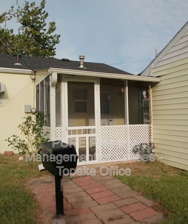 Building Photo - 2300 SW Eveningside Dr