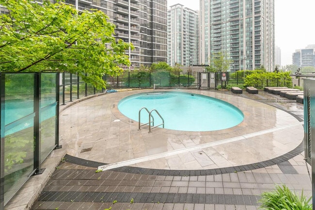 Photo du bâtiment - 4790 Yonge St