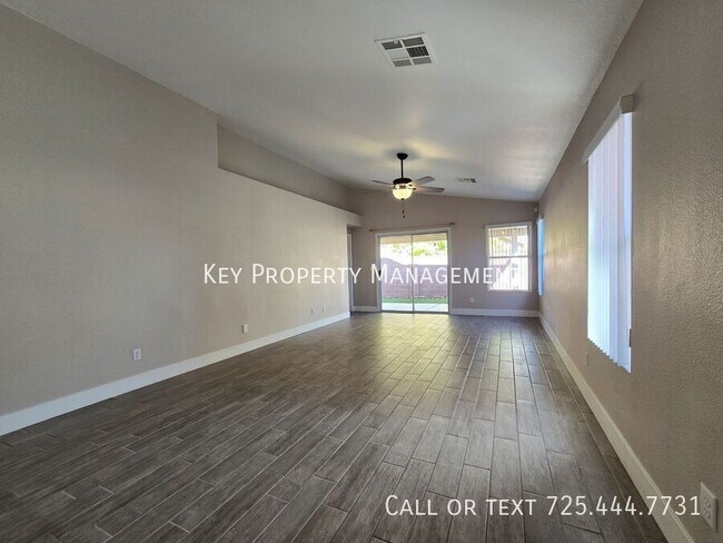 Foto del edificio - BEAUTIFUL 3 BED, 2 BATH HOME WITH OPEN FLO...