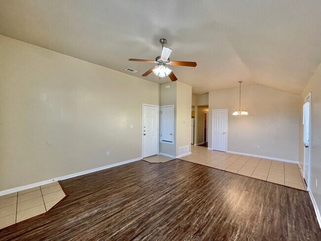 Building Photo - 4300 Elms Run Cir