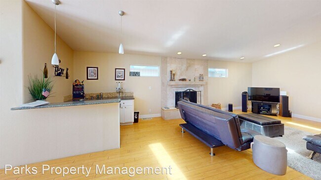 Building Photo - 3 br, 3 bath House - 4970 North Pt
