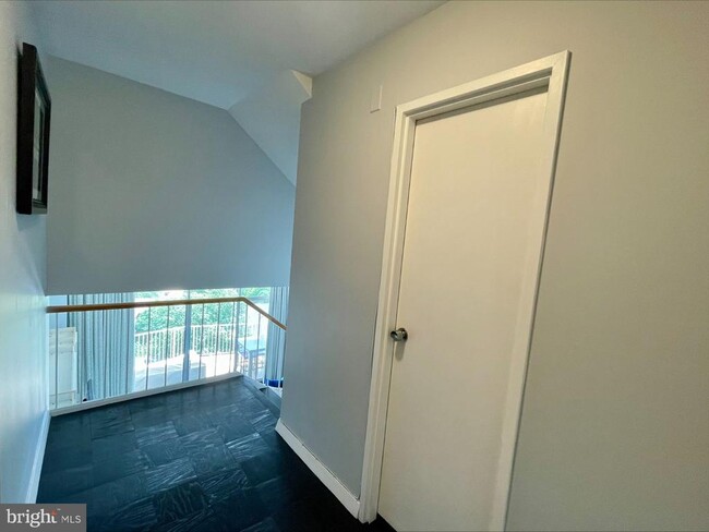 Foto del edificio - 1200 N NASH St N