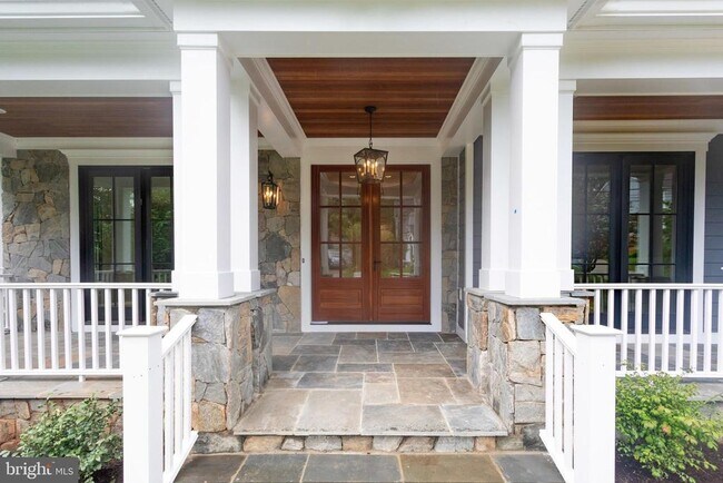 Foto del edificio - 5615 McLean Dr