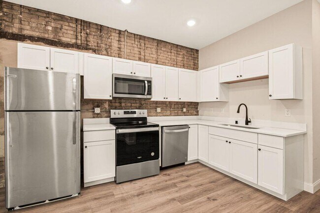 Foto del edificio - 2577 N Downer Ave