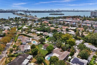 Building Photo - 2125 Alamanda Dr
