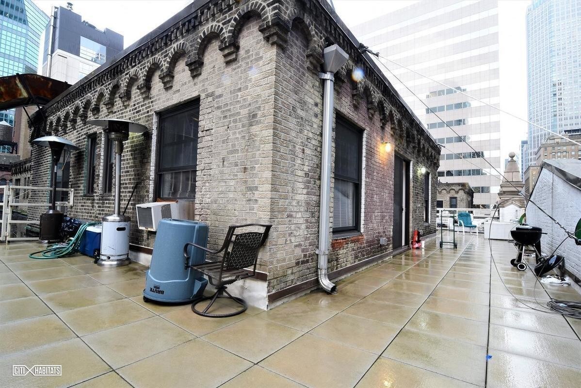 Primary Photo - 140 E 46th St