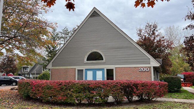 Building Photo - Meadowbrook Estates