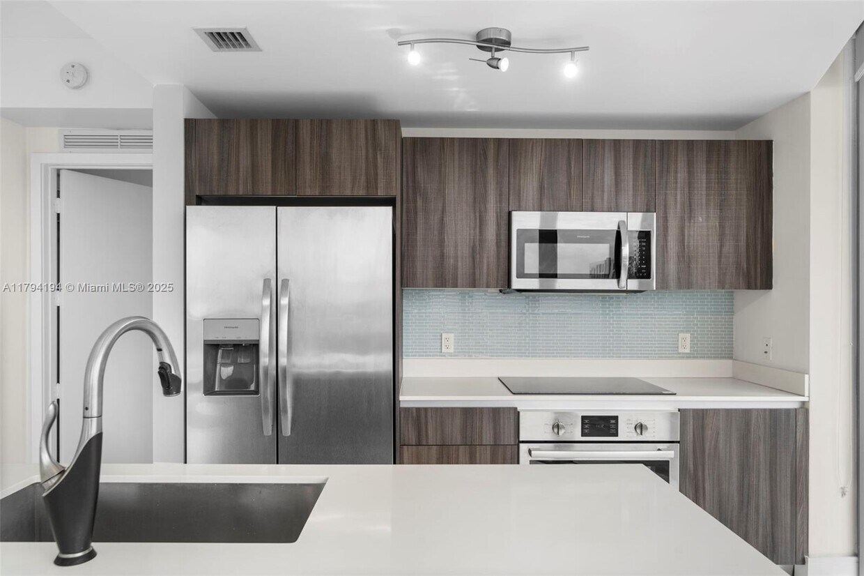 Foto principal - 488 NE 18th St
