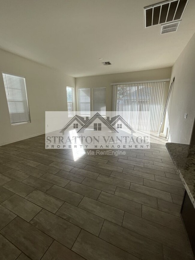 Building Photo - 10155 E Naranja Ave