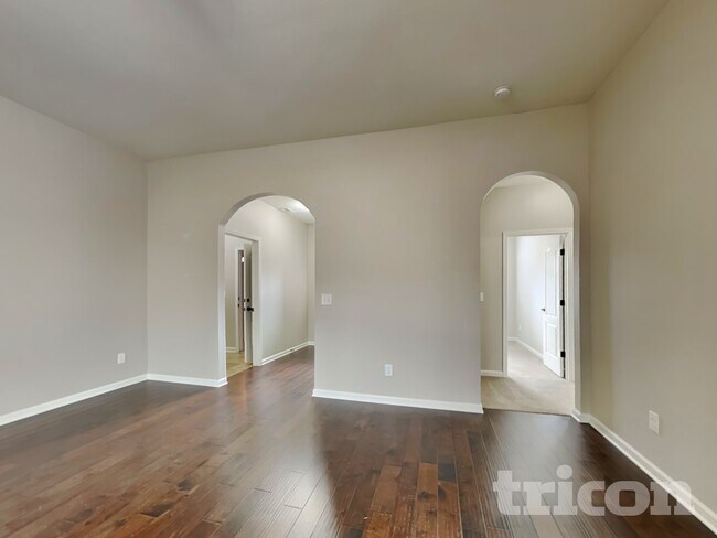 Building Photo - 616 Fredericksburg Dr