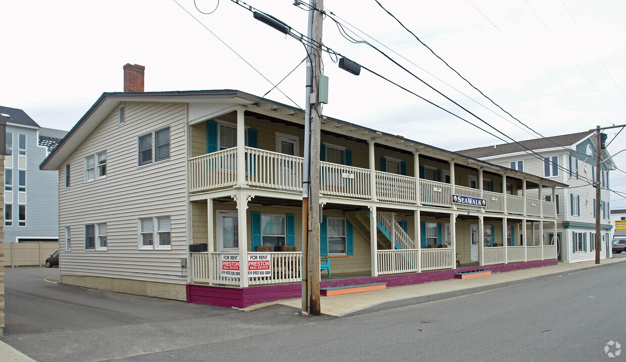 26 C St, Hampton, NH 03842 Apartments in Hampton, NH