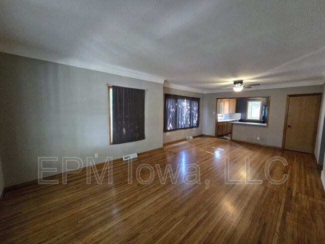 Building Photo - 1320 Leavitt St
