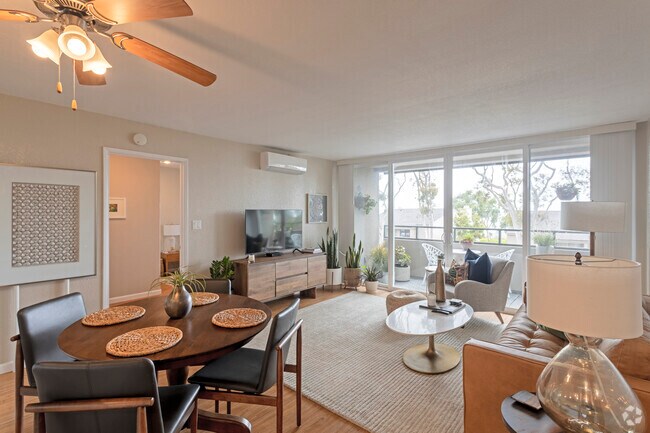 2HAB, 2BA - 1,050 FT² - Los Arboles Apartments