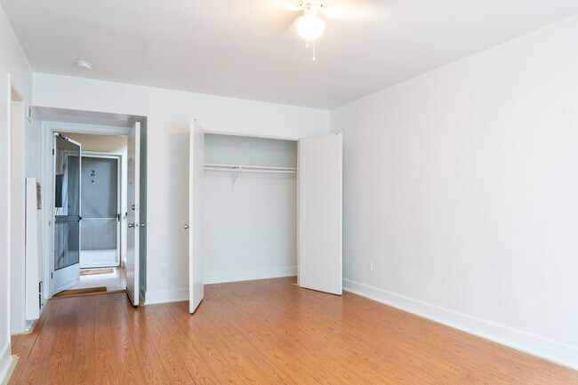 Building Photo - 819 S Serrano Ave