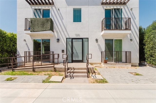 Building Photo - 13551 Burbank Blvd