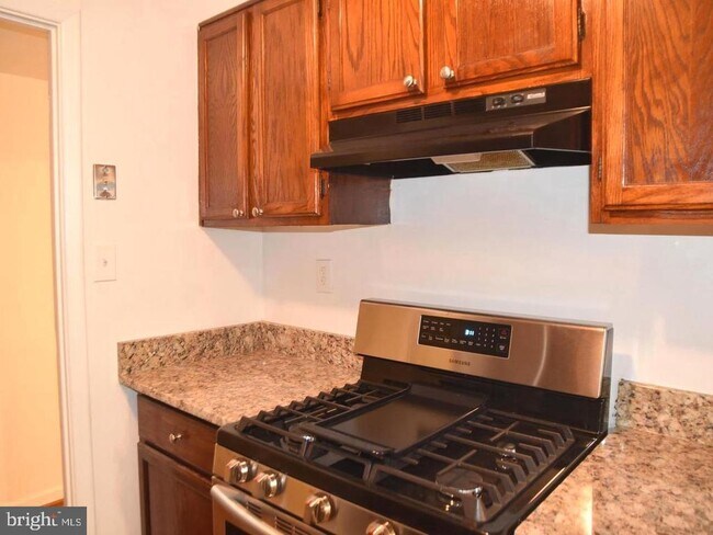 Foto del edificio - 3814 Lyndhurst Dr