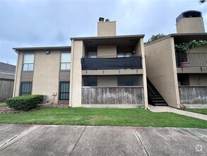 Building Photo - 3300 Pebblebrook Dr