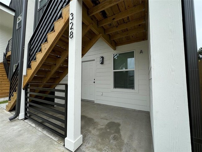 Building Photo - 328 Clearwater St