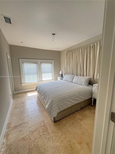 Foto del edificio - 2434 SW 15th St