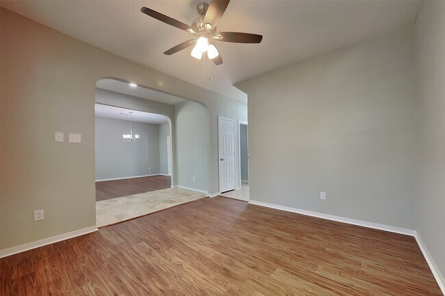Foto del edificio - 1210 Colonial Heights Dr