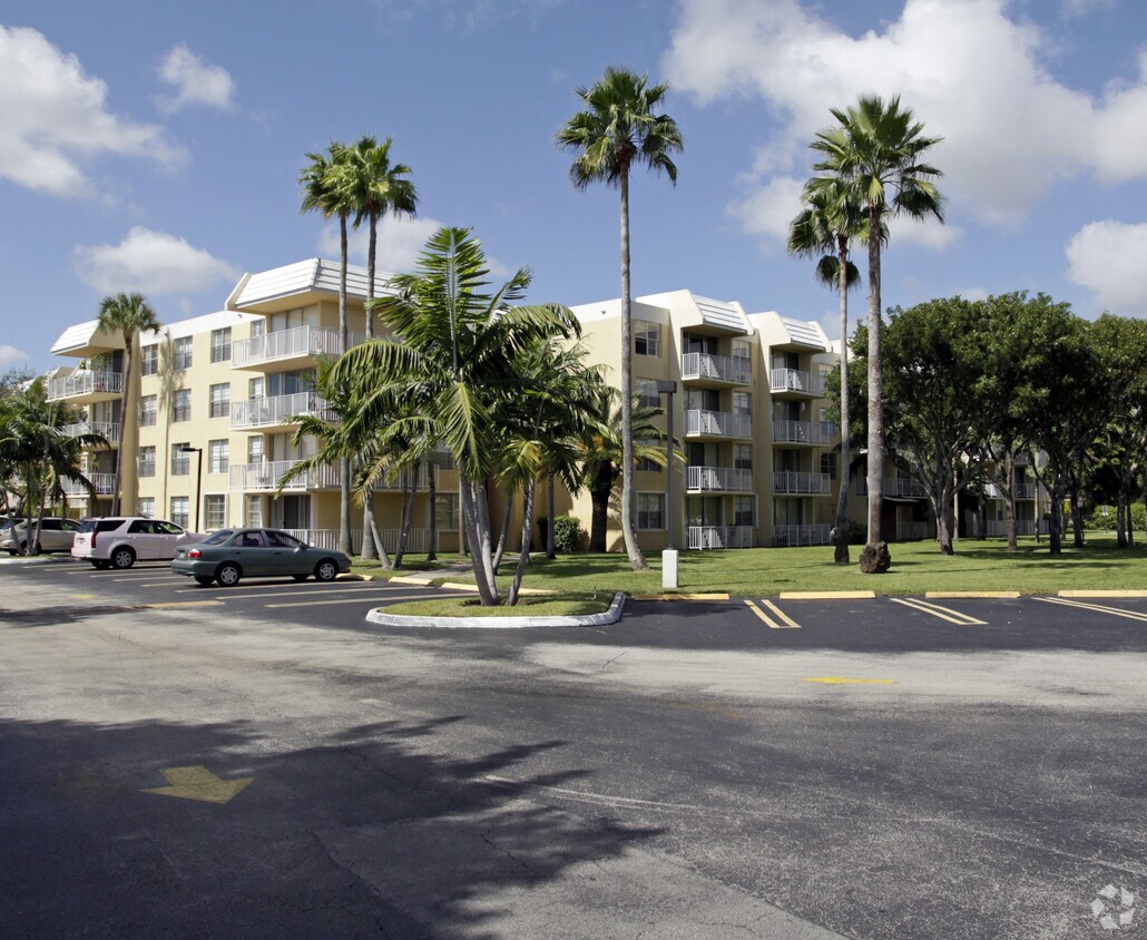 Village at The Falls Apartments in Miami, FL