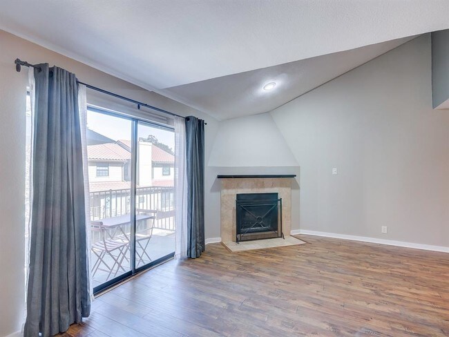 Foto del edificio - 4777 Cedar Springs Rd