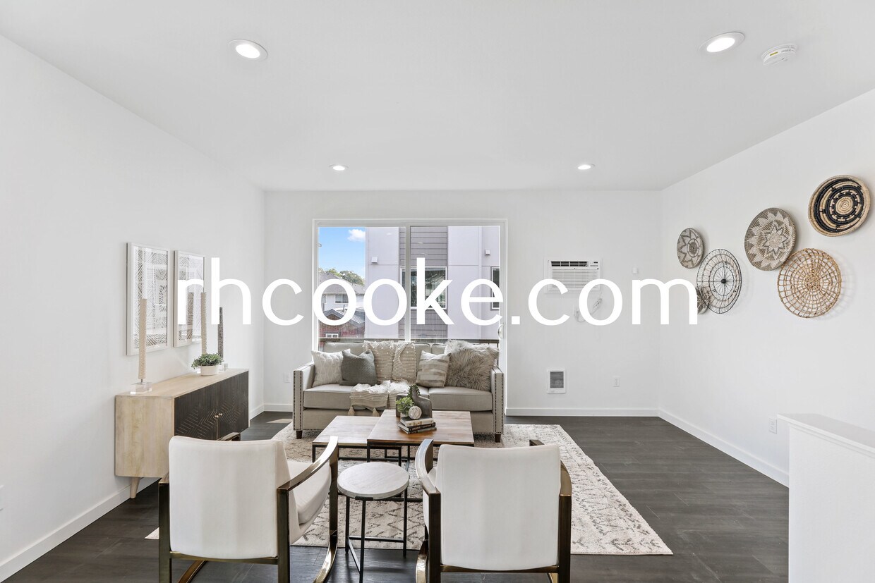 Foto del edificio - 5th & Conklin Townhomes