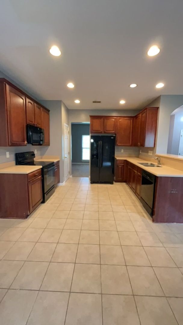 Foto del edificio - 4 Bedroom, 2.5 Bath Home located in Summer...