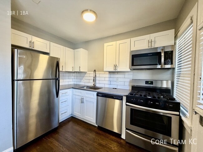 Building Photo - 217 E 46th St