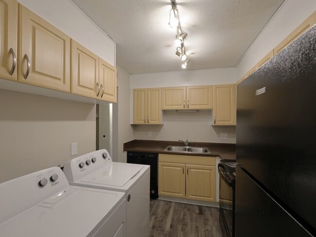 In-Home Washer and Dryer! - Colony Village