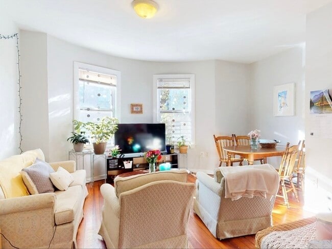 Building Photo - 32 S Huntington Ave