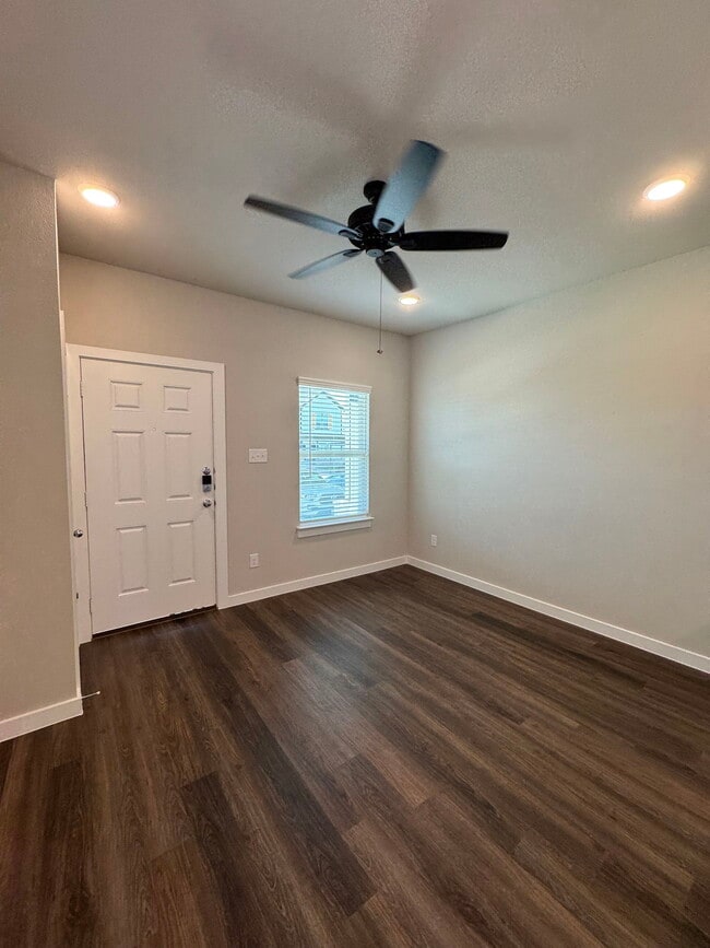 Foto del edificio - 1127 Eloise Dr