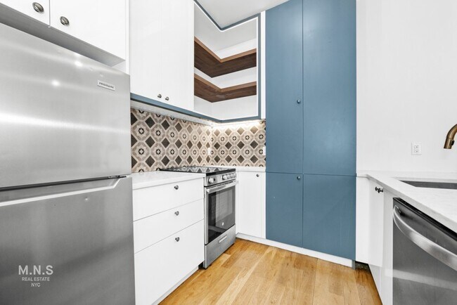 Photo - 23 Menahan St Apartment