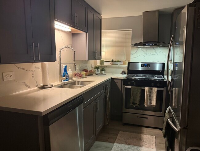 Foto del edificio - 2442 Highland Ave