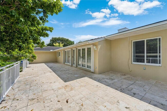 Building Photo - 2514 Granada Blvd