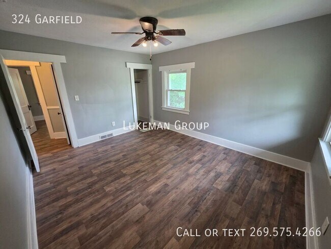 Building Photo - 324 Garfield-