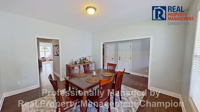 Foto del edificio - Beautiful Executive Home with Open Floorpl...