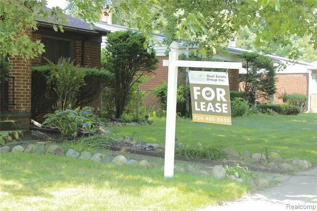 Building Photo - 1375 Ridge Rd S