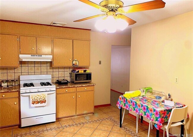 Building Photo - 2-4 Pinecrest Ave