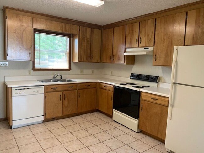 Foto del edificio - 2306 Pineview Drive*
