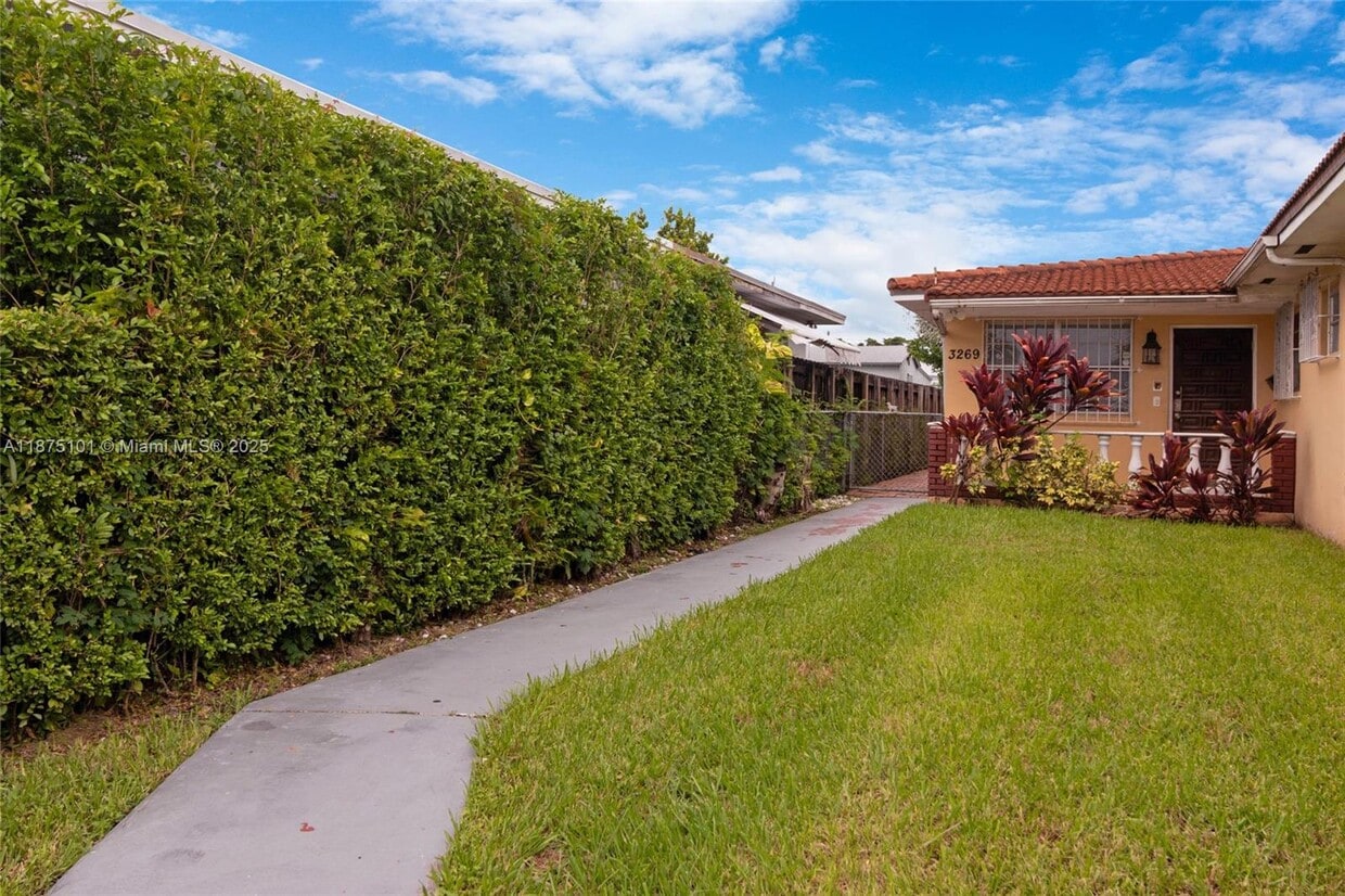 Primary Photo - 3269 SW 23rd St