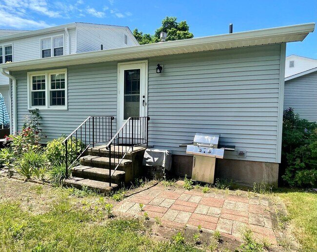 Building Photo - 23 Esquire Dr