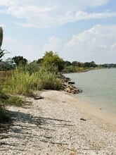 Building Photo - 302 Shoreacres Blvd