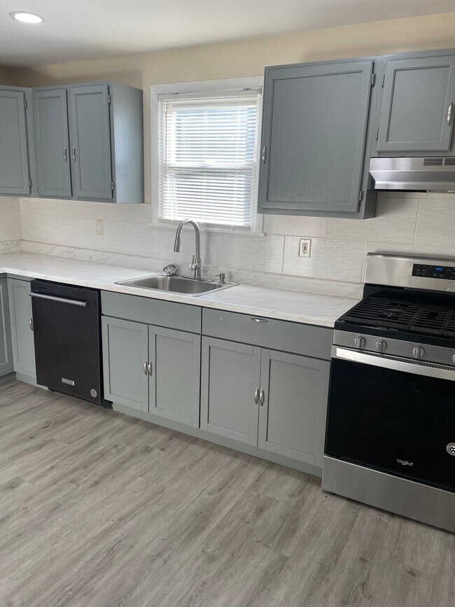 Building Photo - 5515 Summerfield Ave