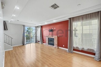 Building Photo - Unit 5