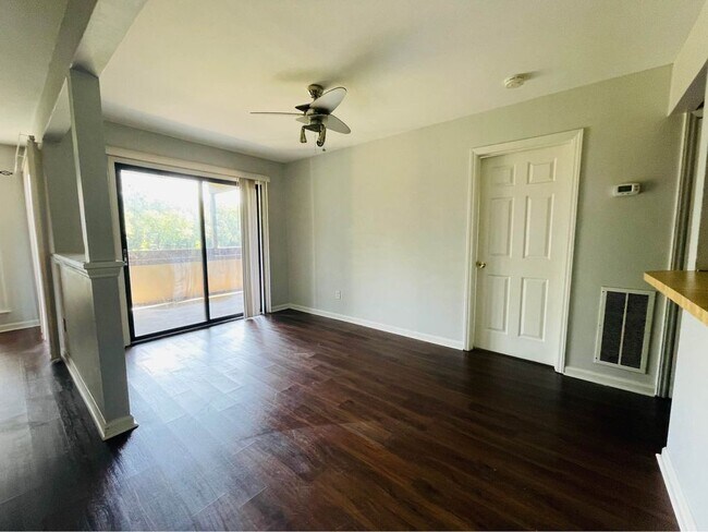 Building Photo - 5718 Dockside Dr