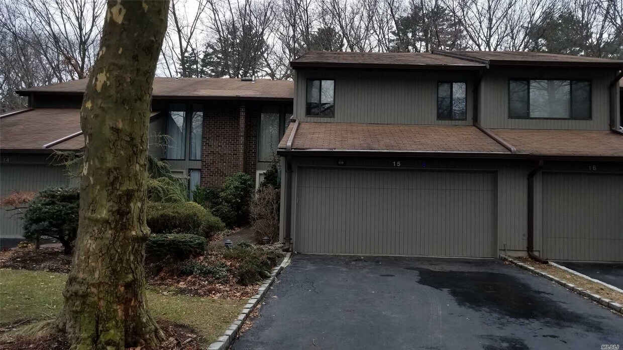 15 Meadowood Dr, Jericho, NY 11753 Condo for Rent in Jericho, NY