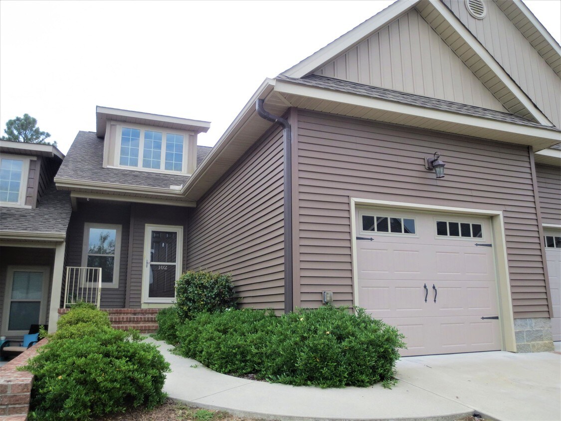 Foto principal - 102 Cypress Cir